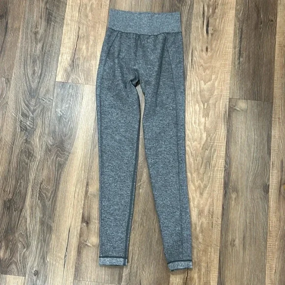 Gymshark Gray and purple leggings. Unknown size see measurements maybe XS - Picture 15 of 16